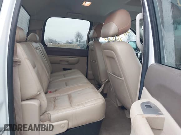 ✅ 2013 Chevrolet Silverado 1500 LT • VIN: 3GCPCSE27DG381536 • Lot: 41503503. Wystawiony na IAAI z przebiegiem 153 117 mil. Bezpłatny archiwum sprzedaży aukcyjnych z USA i szczegółowy raport historii pojazdu na DreamBid. Zdjęcie 8.