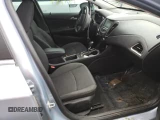 ✅ 2017 Chevrolet Cruze LT • VIN: 1G1BE5SM4H7172597 • Lot: 60172392. Listed on Copart with 137,127 mi. Free auction sales archive from the USA and detailed vehicle history report at DreamBid. Image 5.