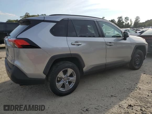 ✅ 2022 Toyota RAV4 Hybrid XLE • VIN: 4T3RWRFV2NU050401 • Lot: 81446325. Wystawiony na Copart z przebiegiem 107 537 mil. Bezpłatny archiwum sprzedaży aukcyjnych z USA i szczegółowy raport historii pojazdu na DreamBid. Zdjęcie 3.