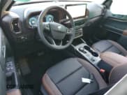 ✅ 2025 Ford Bronco Sport Outer Banks • VIN: 3FMCR9CN1SRF05252 • Lot: 86493135. Wystawiony na Copart z przebiegiem 693 mil. Bezpłatny archiwum sprzedaży aukcyjnych z USA i szczegółowy raport historii pojazdu na DreamBid. Zdjęcie 8.