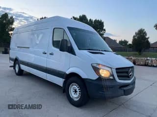 ✅ 2016 Mercedes-Benz Sprinter Cargo EXT • VIN: WD3PE8DD5GP245609 • Лот: 80411285. Опубликован ранее на Copart с пробегом 265 861 миль. Бесплатный доступ к архиву аукционных продаж из США и подробный отчёт об истории автомобиля на DreamBid. Изображение 1.