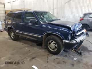 2001 Chevrolet Blazer LT z VIN 1GNDT13W01K224400, wystawiony jako Copart lot #72014684 z przebiegiem 46 747 mil mil oraz Szkoda całkowita • Salvage title. Historia ofert i sprzedaży dostępna na DreamBid. Obrazek 4.