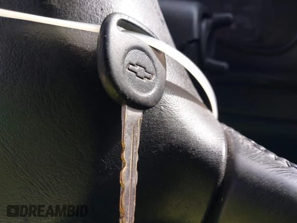 ✅ 2000 Chevrolet Silverado 1500 LS • VIN: 1GCEC19V8YZ336729 • Лот: 43858171. Опубликован ранее на IAAI с пробегом 301 008 миль. Бесплатный доступ к архиву аукционных продаж из США и подробный отчёт об истории автомобиля на DreamBid. Изображение 11.