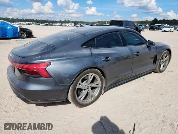 ✅ 2024 Audi e-tron GT Premium Plus • VIN: WAUFJBFW4R7001488 • Лот: 82257285. Опубликован ранее на Copart с пробегом 16 914 миль. Бесплатный доступ к архиву аукционных продаж из США и подробный отчёт об истории автомобиля на DreamBid. Изображение 3.