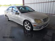 ✅ 2005 Mercedes-Benz C 230 Kompressor • VIN: WDBRF40J85F667729 • Lot: 42915404. Wystawiony na IAAI z przebiegiem 165 565 mil. Bezpłatny archiwum sprzedaży aukcyjnych z USA i szczegółowy raport historii pojazdu na DreamBid. Zdjęcie 1.