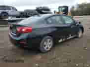 ✅ 2017 Chevrolet Cruze LS • VIN: 1G1BC5SM4H7274956 • Lot: 70978132. Wystawiony na Copart z przebiegiem 81 227 mil mil. Skorzystaj z bezpłatnego archiwum sprzedaży aukcyjnych z USA i zobacz szczegółowy raport historii pojazdu na DreamBid. Zdjęcie 3.