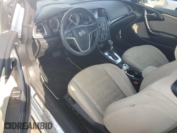 ✅ 2019 Buick Cascada Premium • VIN: W04WH3N56KG300414 • Lot: 68008204. Wystawiony na Copart z przebiegiem 60 427 mil. Bezpłatny archiwum sprzedaży aukcyjnych z USA i szczegółowy raport historii pojazdu na DreamBid. Zdjęcie 8.