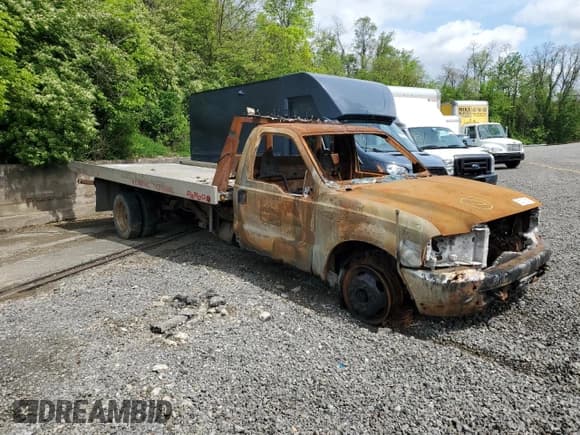 ✅ 2000 Ford F-550 • VIN: 1FDAF57S8YEC01694 • Лот: 56211855. Опубликован ранее на Copart с пробегом Не указан. Бесплатный доступ к архиву аукционных продаж из США и подробный отчёт об истории автомобиля на DreamBid. Изображение 4.