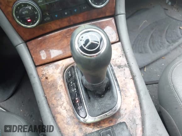 ✅ 2008 Mercedes-Benz CLK 350 • VIN: WDBTK56F48T094098 • Lot: 42261956. Wystawiony na IAAI z przebiegiem 164 679 mil. Bezpłatny archiwum sprzedaży aukcyjnych z USA i szczegółowy raport historii pojazdu na DreamBid. Zdjęcie 14.