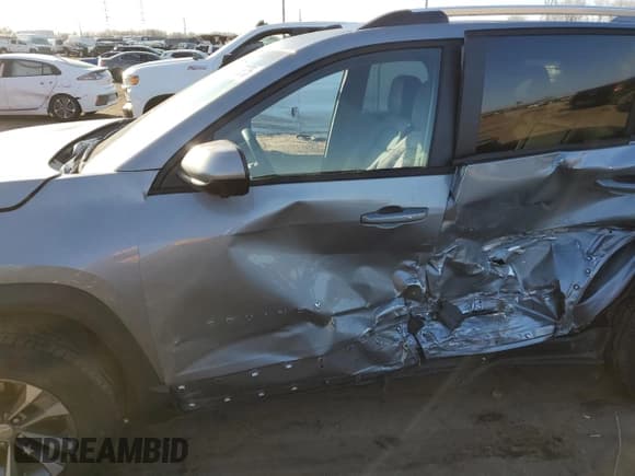 ✅ 2025 Chevrolet Equinox FWD LT • VIN: 3GNAXHEG3SL109571 • Lot: 49076375. Wystawiony na Copart z przebiegiem 3 526 mil. Bezpłatny archiwum sprzedaży aukcyjnych z USA i szczegółowy raport historii pojazdu na DreamBid. Zdjęcie 7.