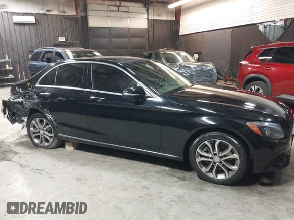 ✅ 2017 Mercedes-Benz C 300 • VIN: 55SWF4KBXHU195387 • Lot: 41454834. Wystawiony na IAAI z przebiegiem 140 436 mil. Bezpłatny archiwum sprzedaży aukcyjnych z USA i szczegółowy raport historii pojazdu na DreamBid. Zdjęcie 13.