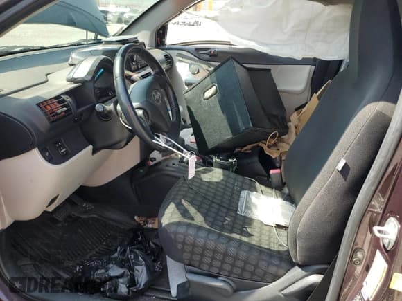 ✅ 2013 Scion iQ • VIN: JTNJJXB05DJ022305 • Лот: 58787155. Опубликован ранее на Copart с пробегом 136 046 миль. Бесплатный доступ к архиву аукционных продаж из США и подробный отчёт об истории автомобиля на DreamBid. Изображение 7.