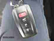 2022 Toyota Camry SE z VIN 4T1T11AK1NU064964, wystawiony jako IAAI lot #42921035 z przebiegiem 107 000 mil mil oraz . Historia ofert i sprzedaży dostępna na DreamBid. Obrazek 11.