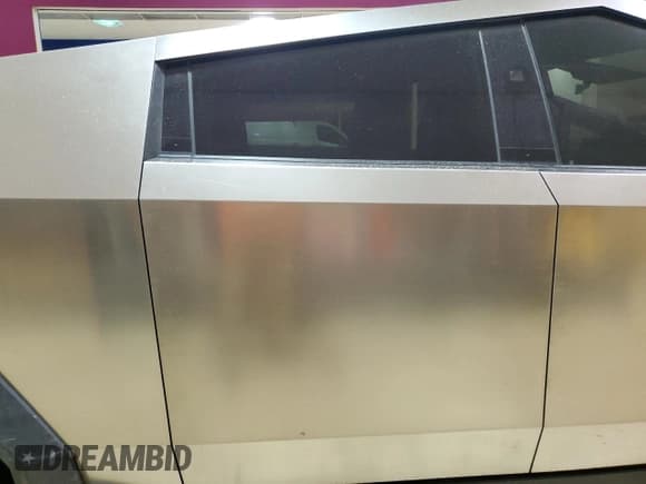 ✅ 2024 Tesla Cybertruck • VIN: 7G2CEHED8RA013046 • Лот: 79999264. Опубликован ранее на Copart с пробегом Не указан. Бесплатный доступ к архиву аукционных продаж из США и подробный отчёт об истории автомобиля на DreamBid. Изображение 11.