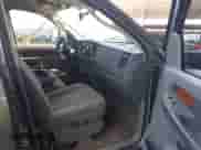 2006 Dodge 3500 SLT z VIN 3D7LX39C16G201259, wystawiony jako IAAI lot #42363134 z przebiegiem 210 839 mil mil oraz . Historia ofert i sprzedaży dostępna na DreamBid. Obrazek 5.