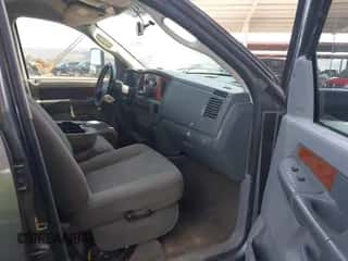 2006 Dodge 3500 SLT z VIN 3D7LX39C16G201259, wystawiony jako IAAI lot #42363134 z przebiegiem 210 839 mil mil oraz . Historia ofert i sprzedaży dostępna na DreamBid. Obrazek 5.