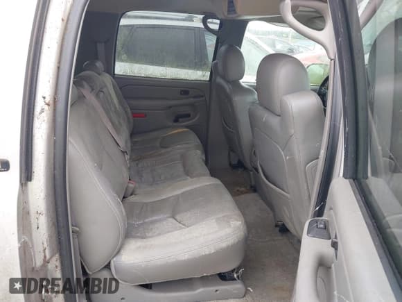 ✅ 2004 Chevrolet Suburban LT • VIN: 1GNFK16Z84J296909 • Lot: 43203625. Listed on IAAI with 318,299 mi. Free auction sales archive from the USA and detailed vehicle history report at DreamBid. Image 8.