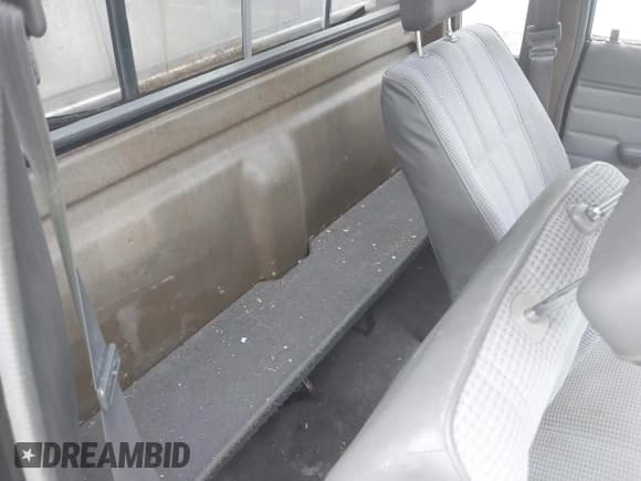 ✅ 1987 Toyota Pickup • VIN: JT4RN70D7H0032802 • Lot: 42205828. Wystawiony na IAAI z przebiegiem 340 768 mil. Bezpłatny archiwum sprzedaży aukcyjnych z USA i szczegółowy raport historii pojazdu na DreamBid. Zdjęcie 8.