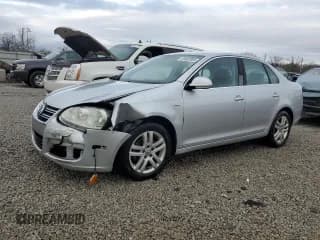 ✅ 2006 Volkswagen Jetta Edition • VIN: 3VWFT71KX6M850697 • Lot: 49402905. Wystawiony na Copart z przebiegiem 125 421 mil. Bezpłatny archiwum sprzedaży aukcyjnych z USA i szczegółowy raport historii pojazdu na DreamBid. Zdjęcie 1.