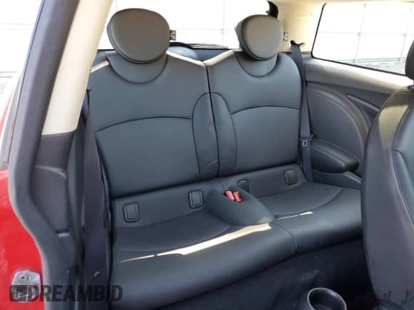 2013 MINI Hardtop с VIN WMWSU3C51DT689523, выставлен на аукционе Copart как лот 81398215 с пробегом 67 240 миль миль и Списание • Salvage title. История ставок и продаж доступна на DreamBid. Изображение 10.