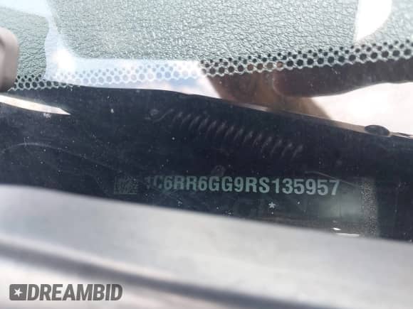 2024 Ram 1500 SLT z VIN 1C6RR6GG9RS135957, wystawiony jako IAAI lot #42376753 z przebiegiem 28 240 mil mil oraz . Historia ofert i sprzedaży dostępna na DreamBid. Obrazek 9.