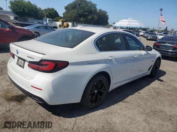 ✅ 2022 BMW 5 Series 530e • VIN: WBA13AG04NCJ24900 • Лот: 65891775. Опубликован ранее на Copart с пробегом 63 837 миль. Бесплатный доступ к архиву аукционных продаж из США и подробный отчёт об истории автомобиля на DreamBid. Изображение 3.