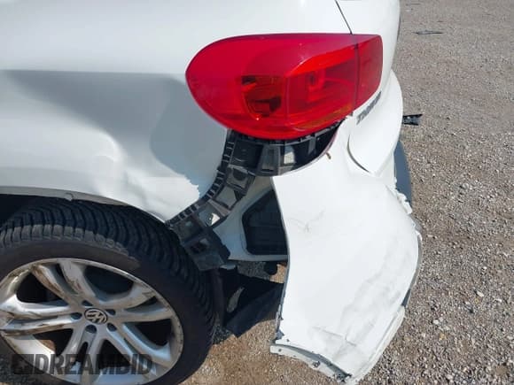 ✅ 2012 Volkswagen Tiguan S • VIN: WVGBV7AX7CW608500 • Lot: 42788436. Listed on IAAI with 89,452 mi. Free auction sales archive from the USA and detailed vehicle history report at DreamBid. Image 6.