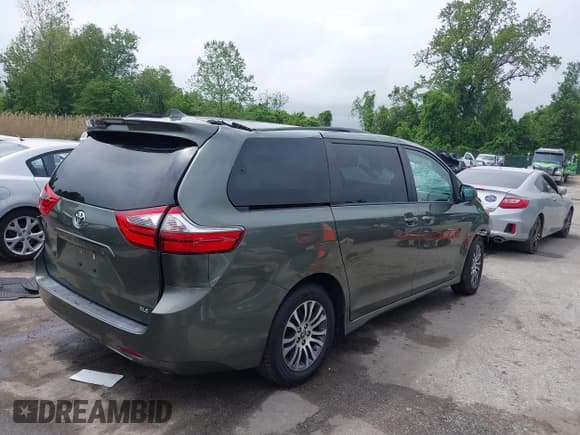 ✅ 2020 Toyota Sienna XLE Auto Access Seat • VIN: 5TDYZ3DC6LS021788 • Lot: 42178834. Listed on IAAI with 132,107 mi. Free auction sales archive from the USA and detailed vehicle history report at DreamBid. Image 4.