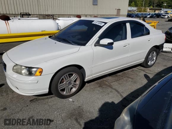 ✅ 2009 Volvo S60 2.5T • VIN: YV1RS592492738799 • Lot: 81874995. Listed on Copart with 175,872 mi. Free auction sales archive from the USA and detailed vehicle history report at DreamBid. Image 1.