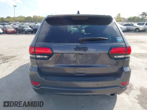 2018 Jeep Grand Cherokee Altitude z VIN 1C4RJFAG6JC312892, wystawiony jako IAAI lot #43382592 z przebiegiem 54 779 mil mil oraz . Historia ofert i sprzedaży dostępna na DreamBid. Obrazek 16.