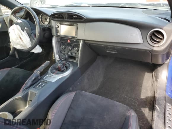 ✅ 2015 Subaru BRZ Limited • VIN: JF1ZCAC19F9604231 • Лот: 46564793. Опубликован ранее на Copart с пробегом Не указан. Бесплатный доступ к архиву аукционных продаж из США и подробный отчёт об истории автомобиля на DreamBid. Изображение 8.