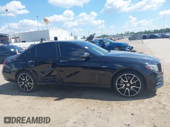 ✅ 2018 Mercedes-Benz E 43 AMG • VIN: WDDZF6EB6JA322257 • Lot: 43322111. Listed on IAAI with 129,748 mi. Free auction sales archive from the USA and detailed vehicle history report at DreamBid. Image 13.