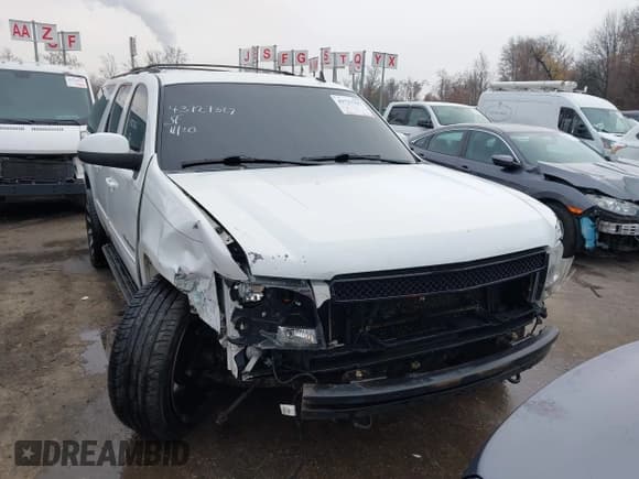 ✅ 2011 Chevrolet Suburban LT • VIN: 1GNSKJE37BR386627 • Lot: 43727327. Listed on IAAI with 181,651 mi. Free auction sales archive from the USA and detailed vehicle history report at DreamBid. Image 13.