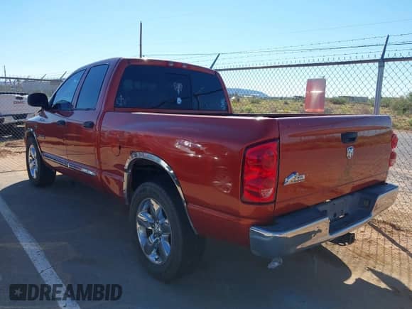 2008 Dodge 1500 SLT z VIN 1D7HA182X8S579158, wystawiony jako IAAI lot #43361211 z przebiegiem 224 892 mil mil oraz . Historia ofert i sprzedaży dostępna na DreamBid. Obrazek 3.