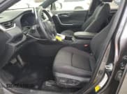 ✅ 2023 Toyota RAV4 Hybrid SE • VIN: JTM16RFV4PD093635 • Lot: 84404475. Wystawiony na Copart z przebiegiem 43 054 mil. Bezpłatny archiwum sprzedaży aukcyjnych z USA i szczegółowy raport historii pojazdu na DreamBid. Zdjęcie 7.