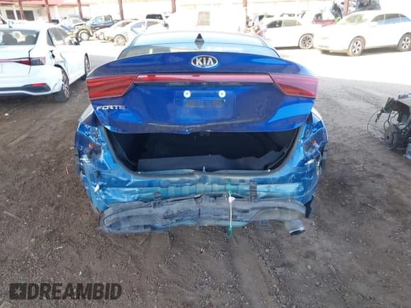 ✅ 2021 Kia Forte LXS • VIN: 3KPF24AD4ME304832 • Lot: 43526030. Wystawiony na IAAI z przebiegiem 112 077 mil. Bezpłatny archiwum sprzedaży aukcyjnych z USA i szczegółowy raport historii pojazdu na DreamBid. Zdjęcie 17.