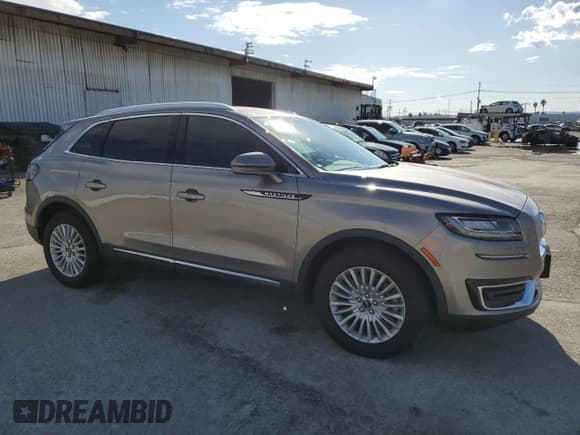 ✅ 2019 Lincoln Nautilus Standard • VIN: 2LMPJ6J98KBL67869 • Lot: 42763085. Listed on Copart with 51,036 mi. Free auction sales archive from the USA and detailed vehicle history report at DreamBid. Image 4.