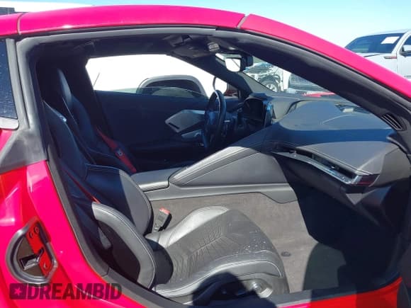 ✅ 2020 Chevrolet Corvette 2LT • VIN: 1G1Y72D49L5109791 • Lot: 43517295. Wystawiony na IAAI z przebiegiem 42 188 mil. Bezpłatny archiwum sprzedaży aukcyjnych z USA i szczegółowy raport historii pojazdu na DreamBid. Zdjęcie 5.