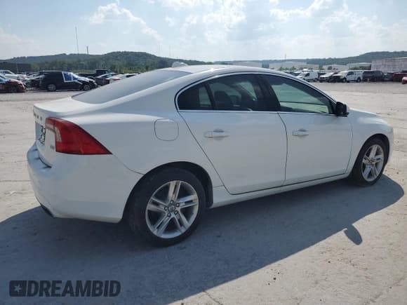 ✅ 2015 Volvo S60 T5 Drive-E Premier • VIN: YV140MFK8F1350796 • Lot: 81000745. Listed on Copart with 117,885 mi. Free auction sales archive from the USA and detailed vehicle history report at DreamBid. Image 3.