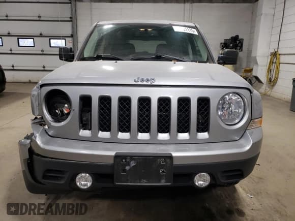✅ 2017 Jeep Patriot Sport • VIN: 1C4NJRBB1HD144957 • Лот: 93231115. Опубликован ранее на Copart с пробегом 74 668 миль. Бесплатный доступ к архиву аукционных продаж из США и подробный отчёт об истории автомобиля на DreamBid. Изображение 5.