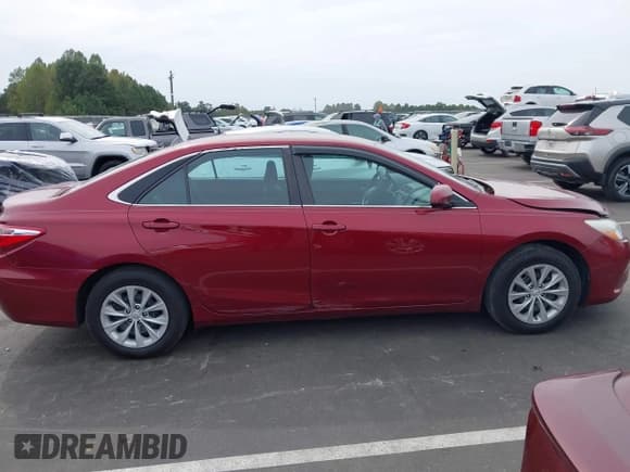 ✅ 2015 Toyota Camry SE • VIN: 4T1BF1FK9FU977415 • Lot: 43418787. Wystawiony na IAAI z przebiegiem 186 760 mil. Bezpłatny archiwum sprzedaży aukcyjnych z USA i szczegółowy raport historii pojazdu na DreamBid. Zdjęcie 13.