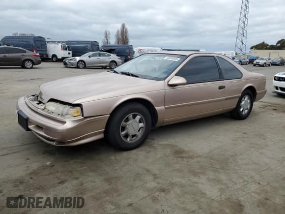 ✅ 1993 Ford Thunderbird • VIN: 1FAPP6245PH177321 • Lot: 43033845. Listed on Copart with 45,798 mi. Free auction sales archive from the USA and detailed vehicle history report at DreamBid. Image 1.