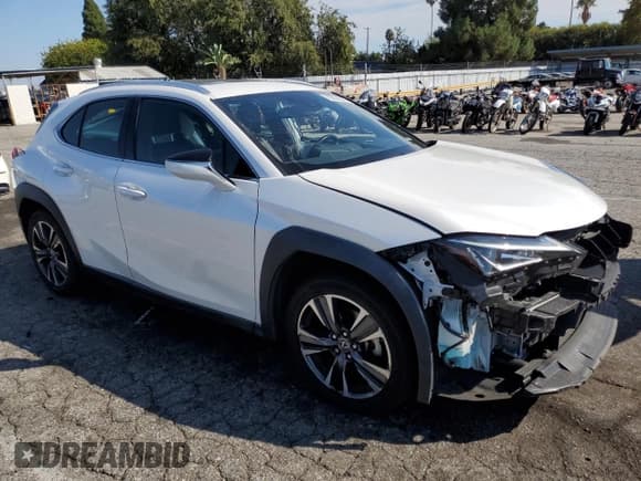 ✅ 2019 Lexus UX 200 • VIN: JTHY3JBHXK2002136 • Lot: 70274545. Listed on Copart with 55,569 mi. Free auction sales archive from the USA and detailed vehicle history report at DreamBid. Image 4.