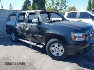 ✅ 2013 Chevrolet Suburban LS • VIN: 1GNSCHE07DR365775 • Lot: 43024613. Wystawiony na IAAI z przebiegiem Nie podano. Bezpłatny archiwum sprzedaży aukcyjnych z USA i szczegółowy raport historii pojazdu na DreamBid. Zdjęcie 1.