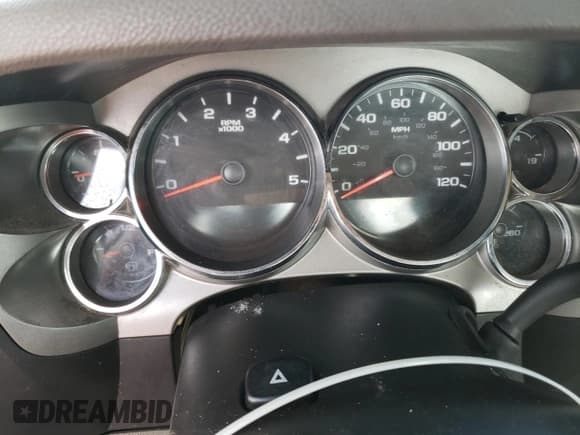 ✅ 2014 Chevrolet Silverado 1500 • VIN: 1GB3CZC8XEF133366 • Lot: 51223124. Wystawiony na Copart z przebiegiem Nie podano. Bezpłatny archiwum sprzedaży aukcyjnych z USA i szczegółowy raport historii pojazdu na DreamBid. Zdjęcie 9.