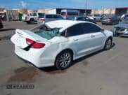 ✅ 2015 Chrysler 200 C • VIN: 1C3CCCCG2FN519209 • Lot: 42642312. Wystawiony na IAAI z przebiegiem 114 730 mil. Bezpłatny archiwum sprzedaży aukcyjnych z USA i szczegółowy raport historii pojazdu na DreamBid. Zdjęcie 4.
