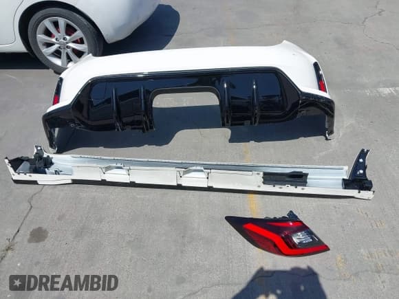 ✅ 2025 Honda Civic Type R • VIN: JHMFL5G48SX001316 • Lot: 42505746. Listed on IAAI with 1,563 mi. Free auction sales archive from the USA and detailed vehicle history report at DreamBid. Image 12.