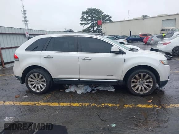 ✅ 2011 Lincoln MKX • VIN: 2LMDJ8JK3BBJ10104 • Lot: 43825614. Listed on IAAI with Not provided. Free auction sales archive from the USA and detailed vehicle history report at DreamBid. Image 12.