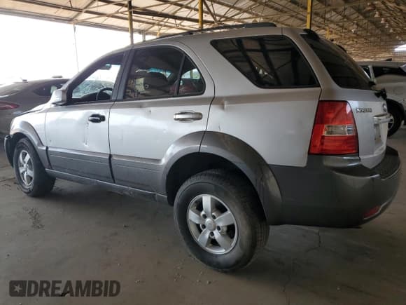 ✅ 2008 Kia Sorento EX • VIN: KNDJD736X85852775 • Lot: 64324614. Wystawiony na Copart z przebiegiem 121 603 mil. Bezpłatny archiwum sprzedaży aukcyjnych z USA i szczegółowy raport historii pojazdu na DreamBid. Zdjęcie 2.