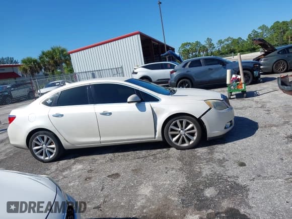 ✅ 2013 Buick Verano • VIN: 1G4PP5SK5D4181631 • Lot: 43543300. Wystawiony na IAAI z przebiegiem 125 636 mil. Bezpłatny archiwum sprzedaży aukcyjnych z USA i szczegółowy raport historii pojazdu na DreamBid. Zdjęcie 13.